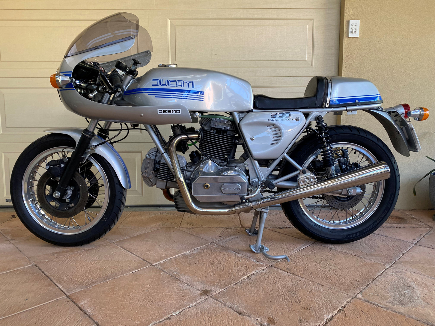 900SS 02