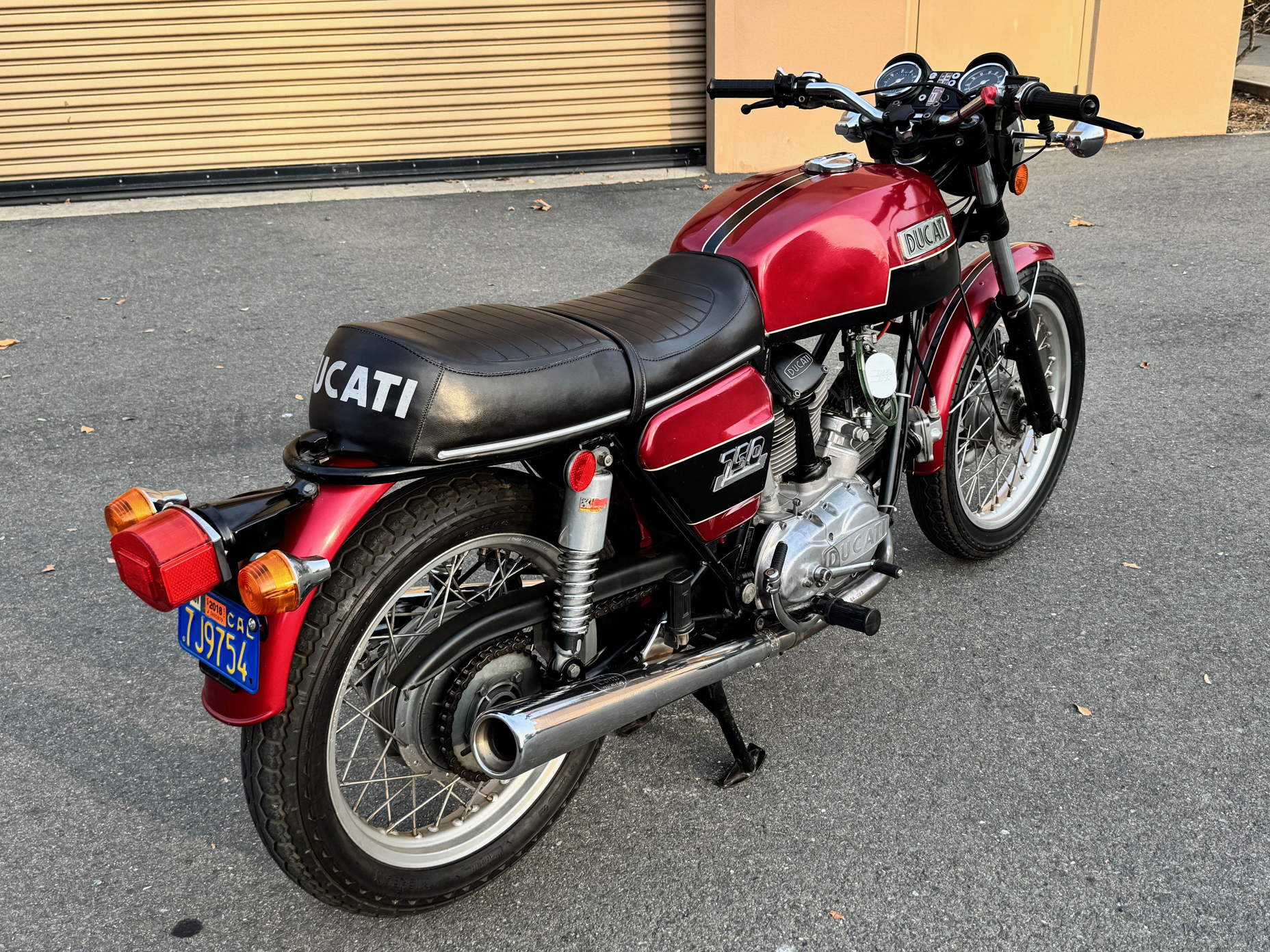 BH-75-750GT-Red-10