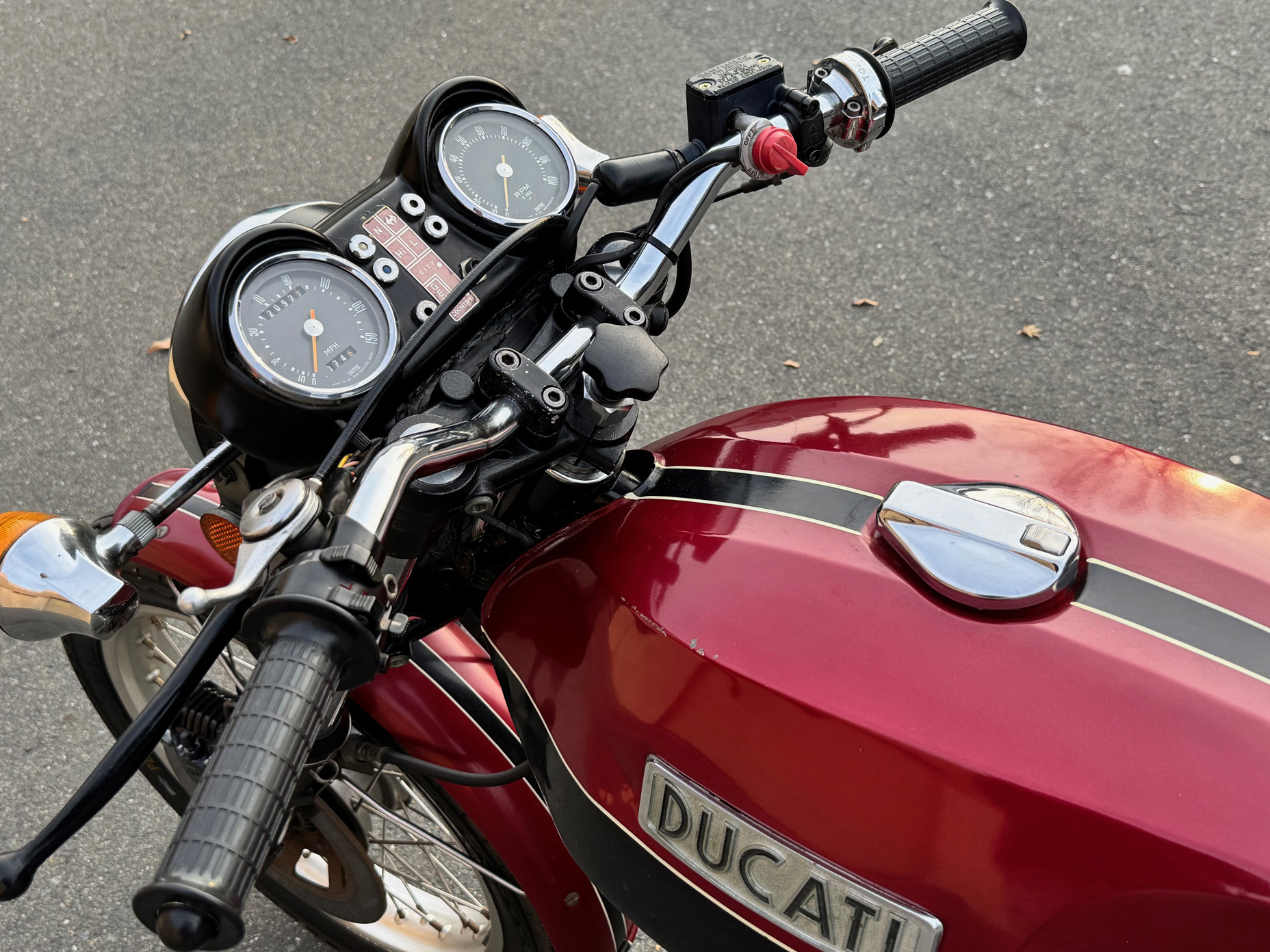 BH-75-750GT-Red-12