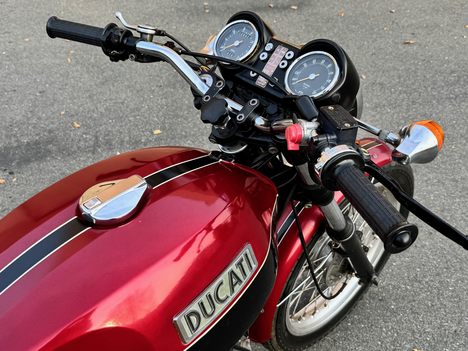 BH-75-750GT-Red-14